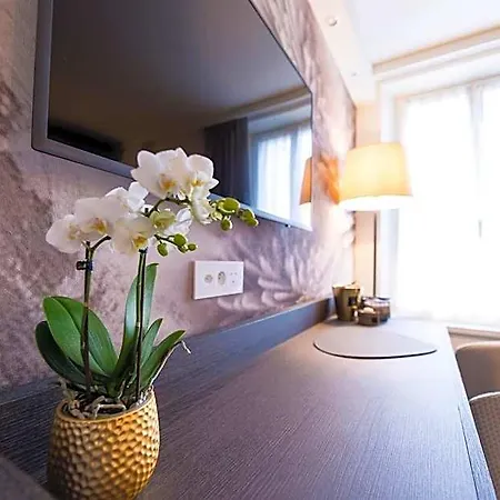Ambassador Boutique מלון ניון