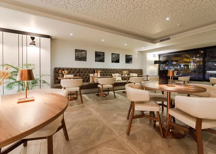 Ambassador Boutique 4*