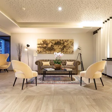 מלון Ambassador Boutique 4*